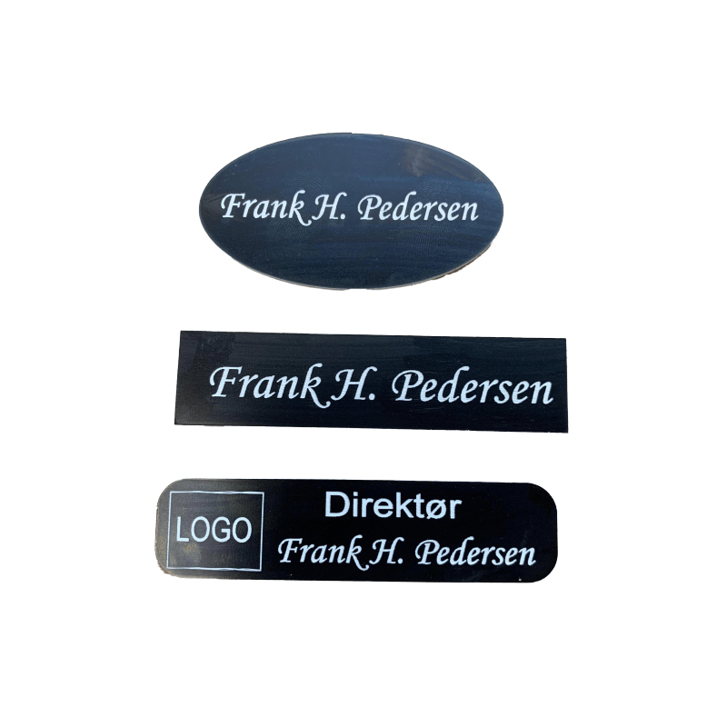 Navneskilt til tøj sort med hvid tekst