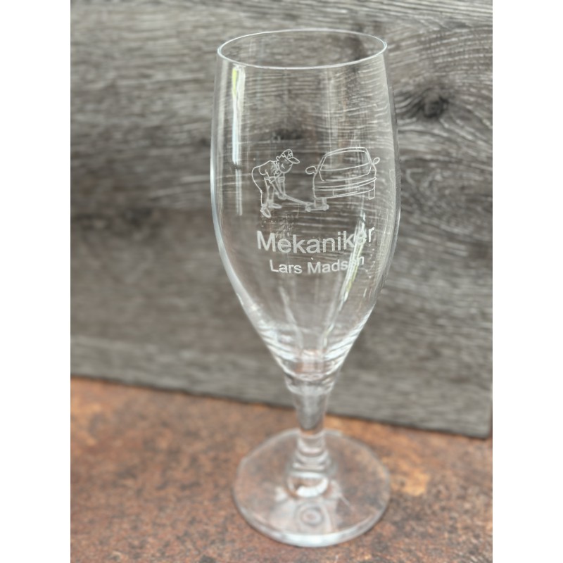 Ølglas til udlært mekaniker